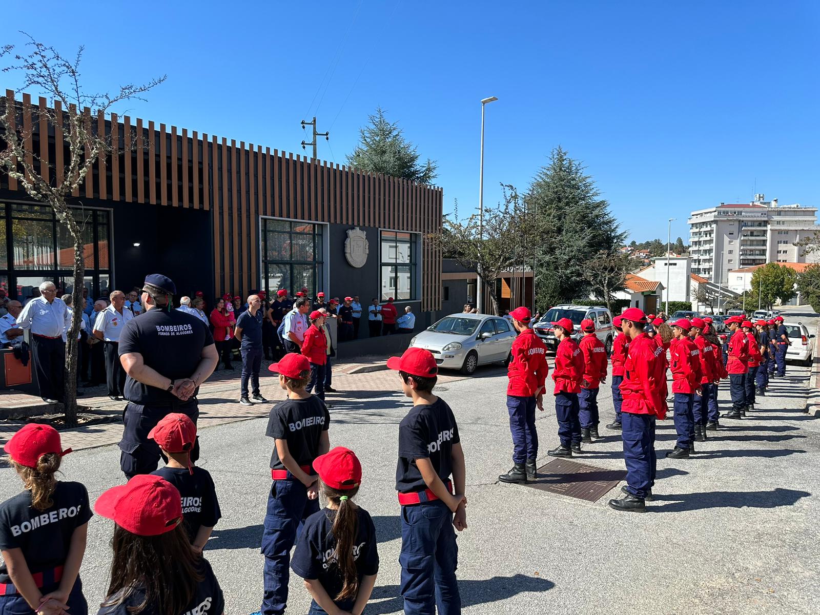 Formatura à frente da Junta de Freguesia de Sabugal